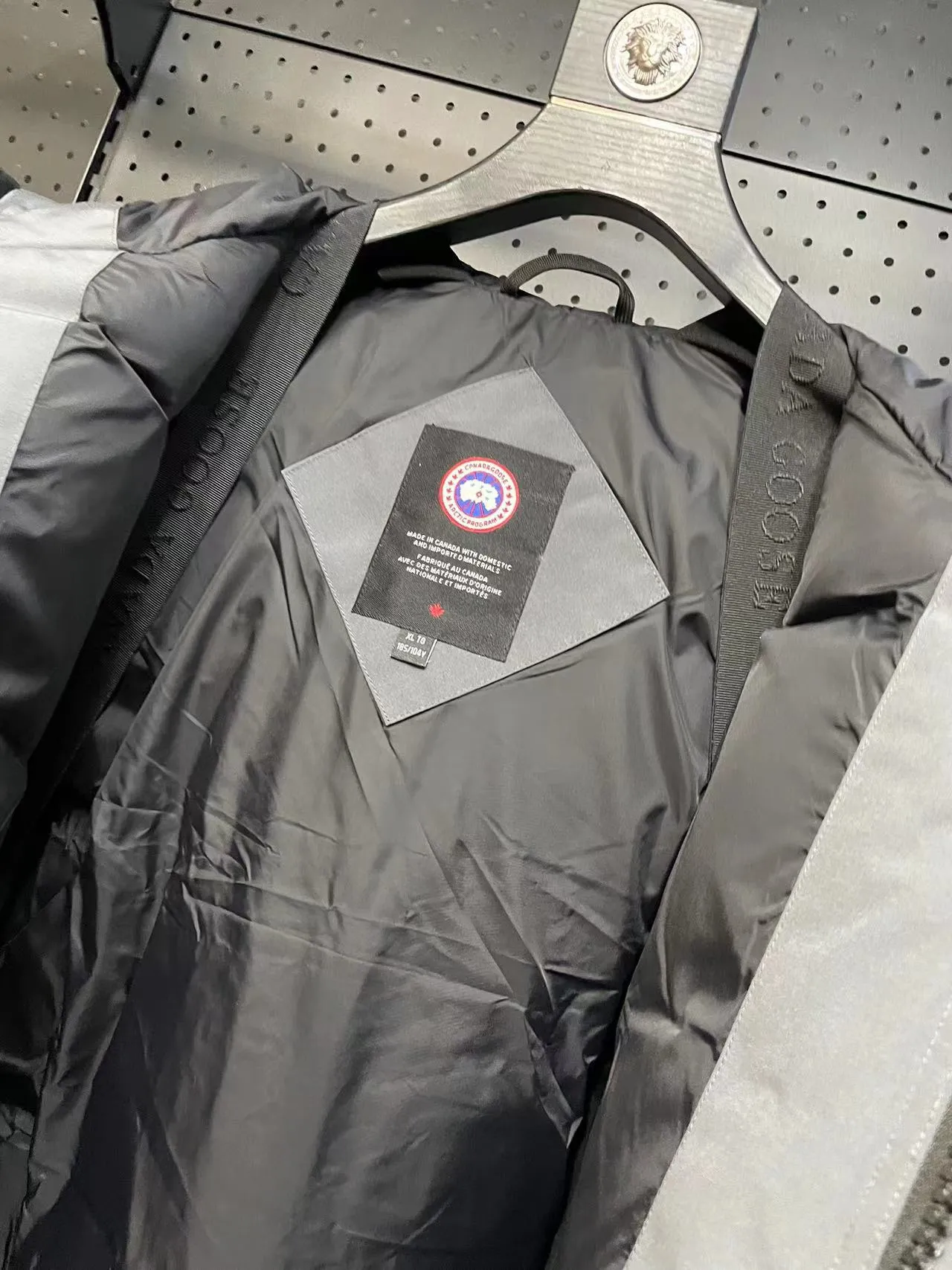 🇨🇦CANADA GOOES 24 New Arrival 08 / Factory : . . . .Premium ， Drop Shipping！ Expedition 08 Same Style， ， Classic ， ， 。 ➖ 。 ➖ ， 。 ➖ 21 ，TC 85 ， Wear-Resistant。 ➖ 80 . 。 ➖ 100% nylon ， ， ！ ➖ 。 ➖ YKK ，YKK ， 。 ➖ 3M ， 。 : ， 。 ， · · Quality· ！ Size:XS-XXL